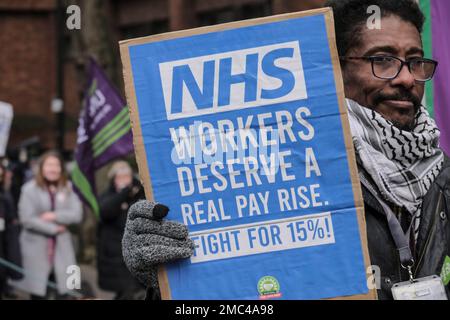 Bristol, Royaume-Uni. 21st janvier 2023. Le groupe Protect the NHS et les jeunes médecins tiennent un rassemblement au centre-ville de Bristol pour montrer leur soutien au NHS et exprimer leur inquiétude quant à la direction que le gouvernement prend pour le service de santé. Crédit : JMF News/Alay Live News Banque D'Images