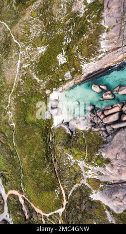 Un sommet aérien des Elephant Rocks dans la verdure Banque D'Images