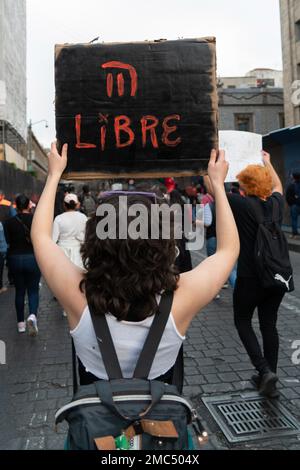 Non exclusif: 20 janvier 2023, Mexico, Mexique: Des femmes se joignent à une manifestation pour protester pour exiger ce vendredi, l'arrêt de la présence de la Na Banque D'Images