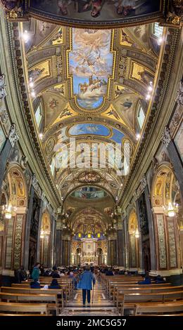 POMPÉI, ITALIE - 10 AVRIL 2022 - célèbre église de pèlerinage Temple de notre Dame du Rosaire à Pompéi, dans le sud de l'Italie Banque D'Images