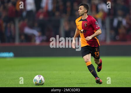 ISTANBUL, TURQUIE - JANVIER 21 : Emre Tasdemir de Galatasaray SK dribbles avec le ballon pendant le match Super LIG entre Galatasaray SK et Antatyaspor au stade NEF sur 21 janvier 2023 à Istanbul, Turquie (photo d'Orange Pictures) Banque D'Images