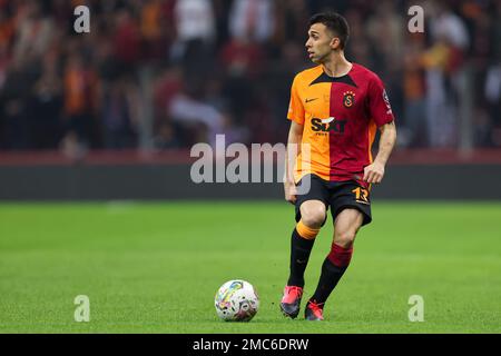 ISTANBUL, TURQUIE - JANVIER 21 : Emre Tasdemir de Galatasaray SK dribbles avec le ballon pendant le match Super LIG entre Galatasaray SK et Antatyaspor au stade NEF sur 21 janvier 2023 à Istanbul, Turquie (photo d'Orange Pictures) Banque D'Images