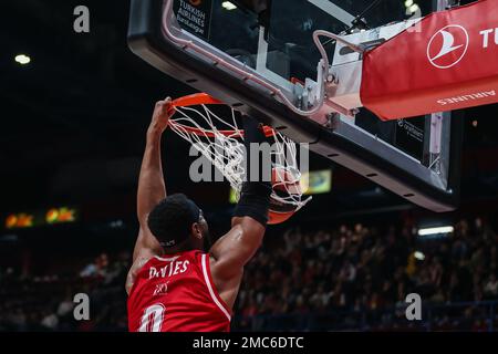 Milan, Italie. 20th janvier 2023. Brandon Davies #0 de EA7 Emporio Armani Milan Dunks pendant le jeu de la saison régulière EuroLeague Turkish Airlines Round 20 entre EA7 Emporio Armani Milan et LDLC Asvel Villeurbanne au Forum de Mediolanum.final Score; EA7 Emporio Armani Milan 73:79 LDLC Asvel Villeurbanne) Credit: SOPA Images Limited/Alay Live News Banque D'Images