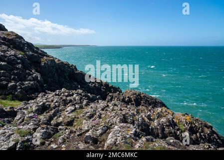 Vue depuis le promontoire rocheux près de Porthdinllaen et de Morfa Nefyn sur la péninsule de Lleyn, au nord du pays de Galles Banque D'Images