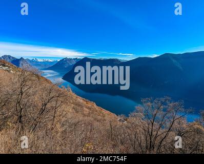 Lugano, Suisse. Superbe vue aérienne sur la ville suisse, entourée par le lac et les montagnes. Banque D'Images