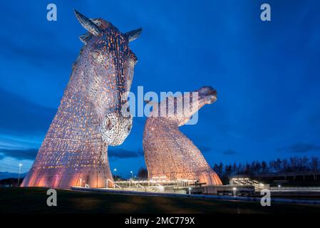 Le Kelpies Equine structure la nuit, Forth & Clyde Canal, Écosse Banque D'Images