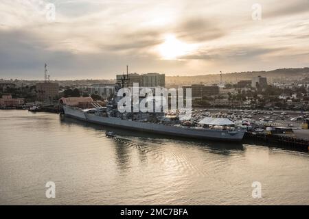 L'USS Iowa est un cuirassé désaffecté devenu musée qui est logé en permanence à Berth 87, Port de Los Angeles. Elle a vu l'action en WW2 et en Corée Banque D'Images