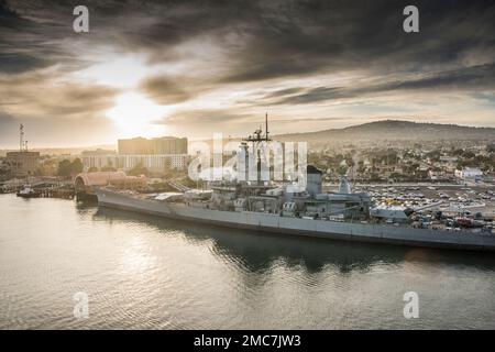 L'USS Iowa a été lancé en 1942 et a servi en WW2 et pendant la guerre de Corée. Démissionée et réinstaurée plusieurs fois, elle a finalement été retirée en 1990. Banque D'Images