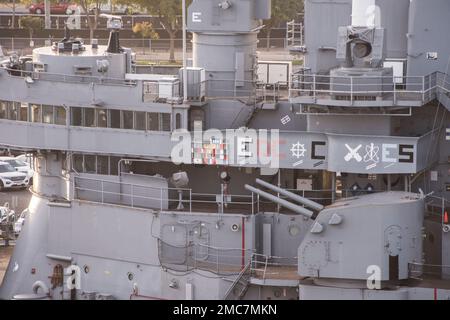 L'USS Iowa a été lancé en 1942 et a servi en WW2 et pendant la guerre de Corée. Démissionée et réinstaurée plusieurs fois, elle a finalement été retirée en 1990. Banque D'Images