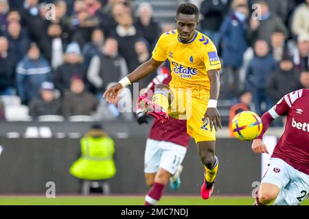 Londres, Royaume-Uni. 21st janvier 2023. Ruben Vinagre du FC Everton lors du match de la première ligue entre West Ham United et Everton au stade de Londres, Parc olympique Queen Elizabeth, Londres, Angleterre, le 21 janvier 2023. Photo de Phil Hutchinson. Utilisation éditoriale uniquement, licence requise pour une utilisation commerciale. Aucune utilisation dans les Paris, les jeux ou les publications d'un seul club/ligue/joueur. Crédit : UK Sports pics Ltd/Alay Live News Banque D'Images