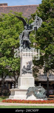 BUDAPEST, HONGRIE - 16 JUILLET 2019 : panorama vertical du monument à Szabad Hazaert Banque D'Images