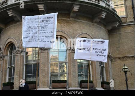 BBC, Londres, Royaume-Uni, 21 janvier 2023 : des milliers de manifestants exigent que les victimes de la vaccination des blessés soient « Truth told » et qu'elles demandent justice. La BBC arrête le mensonge, nous exigeons la transperence du gouvernement britannique. Crédit : voir Li/Picture Capital/Alamy Live News Banque D'Images