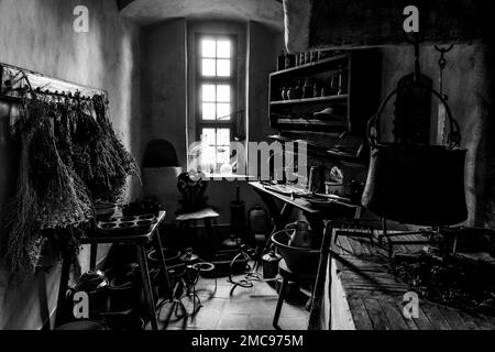 Intérieur résidentiel d'une des tours de Burg Stolpen (château de Stolpen). Saxe. Allemagne. Noir et blanc. Banque D'Images