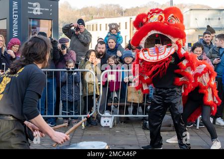 Durham, comté de Durham, Royaume-Uni. 21 janvier 2023. Célébrations du nouvel an lunaire dans l'année du lapin. Les gens se sont rassemblés dans le centre-ville pour assister à des spectacles, y compris une danse traditionnelle du lion chinois. Credit: Hazel Plater/Alay Live News Banque D'Images