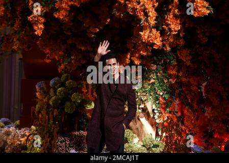 Mumbai, Inde. 19th janvier 2023. Akshay Kumar, acteur de Bollywood, pose à son arrivée pour assister à la cérémonie d'engagement d'Anant Ambani, fils du milliardaire indien Mukesh Ambani, à Mumbai, Inde, 19 janvier 2023. (Photo par Indranil Aditya/NurPhoto) Credit: NurPhoto SRL/Alay Live News Banque D'Images