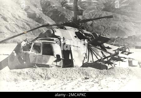 Hélicoptère MI-8 soviétique abattu en Afghanistan en 1980s. Banque D'Images
