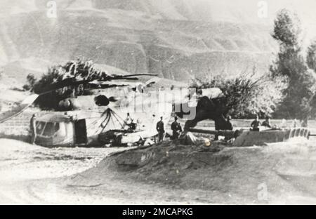 Hélicoptère MI-8 soviétique abattu en Afghanistan en 1980s. Banque D'Images