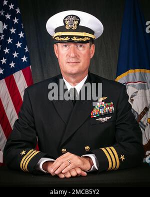 BOSTON (28 juin 2022) - Cmdr. Forrest 'Tres' James, attaché au groupe d'acquisition de talents de la Marine en Nouvelle-Angleterre. Banque D'Images