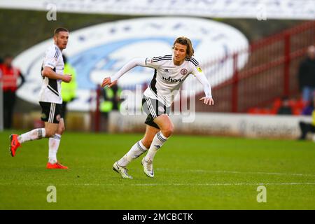 Oakwell Stadium, Barnsley, Angleterre - 21st janvier 2023 Tommy Leigh (8) d'Accrrington Stanley - pendant le jeu Barnsley v Accrington Stanley, Sky Bet League One, 2022/23, Oakwell Stadium, Barnsley, Angleterre - 21st janvier 2023 crédit: Arthur Haigh/WhiteRosePhotos/Alay Live News Banque D'Images