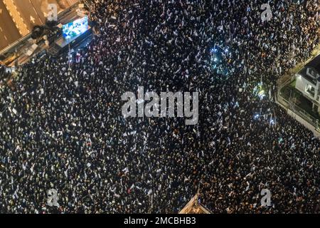 Tel Aviv, Israël. 21st janvier 2023. Les gens participent à une manifestation contre le nouveau gouvernement de tel Aviv. Crédit : Ilia Yefimovich/dpa/Alay Live News Banque D'Images