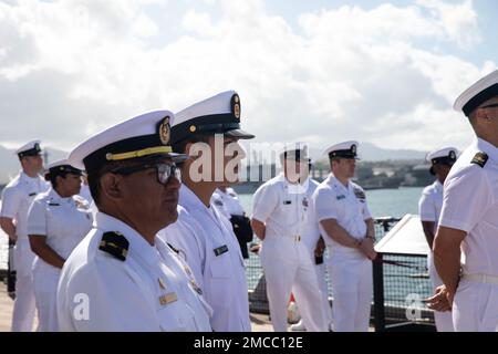 PEARL HARBOR (29 juin 2022) – des dirigeants et conseillers de pays partenaires du monde entier ont participé à une visite du mémorial du cuirassé du Missouri dans le cadre de la Rim of the Pacific (RIMPAC) 2022. Vingt-six nations, 38 navires, quatre sous-marins, plus de 170 avions et 25 000 membres du personnel participent au programme RIMPAC de 29 juin au 4 août dans les îles hawaïennes et dans le sud de la Californie. Le plus grand exercice maritime international au monde, RIMPAC offre une occasion unique de formation tout en favorisant et en soutenant des relations de coopération entre les participants essentielles à la réalisation du Banque D'Images