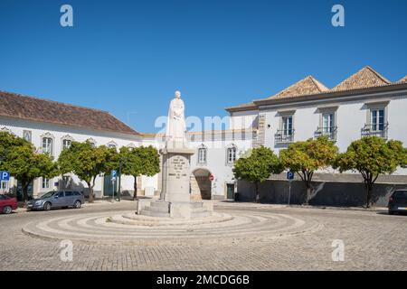 Monument de l'évêque Francisco Gomes de Avelar à Faro Banque D'Images