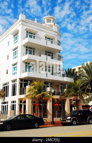 L'architecture art déco inspire les bâtiments plus récents de South Beach à Miami Banque D'Images