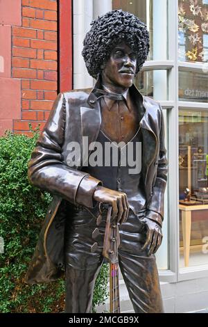 Philip P Lynott de Thin Lizzy, statue de bronze, 1949-1986, par Paul Daly, sur Harry Street, (À la sortie de Grafton Street), Dublin 2, Eire, Irlande Banque D'Images