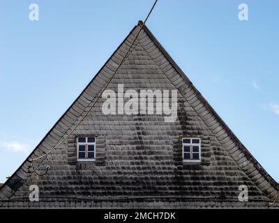 Les feuilles d'amiante comme façade de bâtiment résistant au feu. Les plaques de ciment grises utilisées en Allemagne de l'est avant qu'elle ne soit interdite par le gouvernement. Banque D'Images