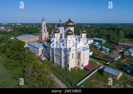 Église de l'Andronikova icône de la mère de Dieu dans le monastère de Kazansky le jour de juillet ensoleillé. Vyshny Volochek, Russie Banque D'Images