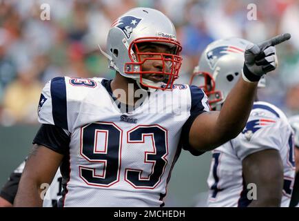 Richard Seymore of the World Champion New England Patriots and son display  the Lombardi Trophy after Superbowl XXXIX in Jacksonville, Florida on  February 6, 2005. (UPI Photo/Terry Schmitt Stock Photo - Alamy