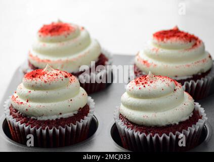 Photographie culinaire sur des cupcakes en velours rouge Banque D'Images