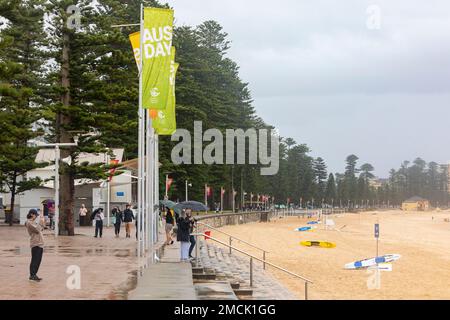 Sydney, Australie. Dimanche 22nd janvier 2023 Manly Beach Sydney, Northern Beaches council a érigé des bannières et des prospectus à Manly Beach pour promouvoir la prochaine Journée de l'Australie, qui aura lieu le 26th janvier de chaque année, Australia Day est une fête nationale pour célébrer l'Australie et reconnaît également l'atterrissage en 1788 de la première flotte à Sydney Cove, de manière controversée certains le nomtent invasion Day, Credit: martin berry/Alay Live News Banque D'Images