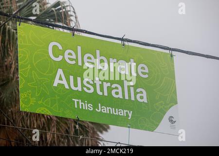 Sydney, Australie. Dimanche 22nd janvier 2023 Manly Beach Sydney, Northern Beaches council a érigé des bannières et des prospectus à Manly Beach pour promouvoir la prochaine Journée de l'Australie, qui aura lieu le 26th janvier de chaque année, Australia Day est une fête nationale pour célébrer l'Australie et reconnaît également l'atterrissage en 1788 de la première flotte à Sydney Cove, de manière controversée certains le nomtent invasion Day, Credit: martin berry/Alay Live News Banque D'Images