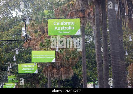 Sydney, Australie. Dimanche 22nd janvier 2023 Manly Beach Sydney, Northern Beaches council a érigé des bannières et des prospectus à Manly Beach pour promouvoir la prochaine Journée de l'Australie, qui aura lieu le 26th janvier de chaque année, Australia Day est une fête nationale pour célébrer l'Australie et reconnaît également l'atterrissage en 1788 de la première flotte à Sydney Cove, de manière controversée certains le nomtent invasion Day, Credit: martin berry/Alay Live News Banque D'Images