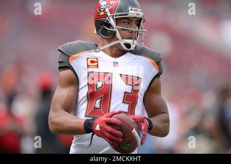FILE - Tampa Bay Buccaneers wide receiver Vincent Jackson warms up before taking on the Denver Broncos in an NFL football game Oct. 2, 2016, in Tampa, Fla. Researchers diagnosed former NFL player Jackson, who was found dead in a Florida hotel room in February 2021, as suffering from stage 2 chronic traumatic encephalopathy. (AP Photo/Jason Behnken, File)