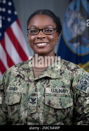 CAMP LEMONNIER, Djibouti (7 juillet 2022) spécialiste logistique 2e classe Jha'Sharai Farmer, originaire de l'est Louis, Illinois, représente un portrait sur Camp Lemonnier, Djibouti (CLDJ). Le CLDJ sert de base expéditionnaire pour les forces militaires américaines fournissant un soutien aux navires, aux aéronefs et au personnel qui assurent la sécurité dans toute l'Europe, l'Afrique et l'Asie du Sud-Ouest. Portrait, Banque D'Images