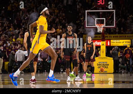 L'avant de l'USC Joshua Morgan (24) attend le pourboire de la première moitié du match de basket-ball de la NCAA contre l'État de l'Arizona à Tempe, Arizona, samedi, janvier Banque D'Images