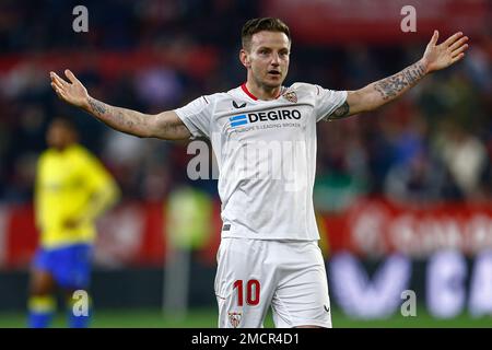 Ivan Rakitique du FC Séville célèbre après avoir marqué le 1-0 lors du match de la Liga entre le FC Séville et le FC Cadix joué au stade Sanchez Pizjuan sur 21 janvier 2023 à Séville, Espagne. (Photo par Antonio Pozo / PRESSIN) Banque D'Images