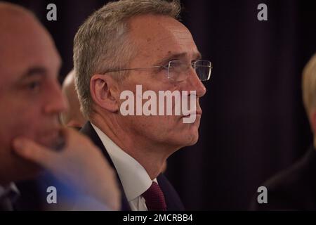 Ramstein, Allemagne . 20th janvier 2023. RAMSTEIN, ALLEMAGNE, base aérienne américaine, 20. Janvier 2023: Le Secrétaire général de l'OTAN, Jens Stoltenberg, avant le début de la conférence du Groupe de contact pour la défense de l'Ukraine le vendredi 20 janvier 2023 à la base aérienne américaine Ramstein en Allemagne pour discuter et mettre en œuvre une aide militaire urgente pour l'Ukraine dans sa lutte contre la guerre d'agression russe crédit: SPP Sport presse photo. /Alamy Live News Banque D'Images