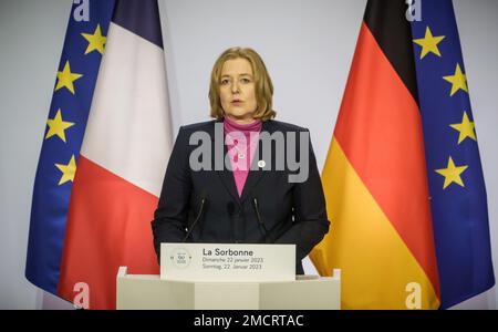 Paris, France. 22nd janvier 2023. Bärbel Bas (SPD), Président du Bundestag, prend la parole lors de la cérémonie marquant le 60th anniversaire du Traité d'Élysée à la Sorbonne. Il a été signé par Konrad Adenauer et Charles de Gaulle sur 22 janvier 1963. Cet accord a scellé l'amitié franco-allemande et la coopération entre les deux pays. Credit: Michael Kappeller/dpa/Alay Live News Banque D'Images