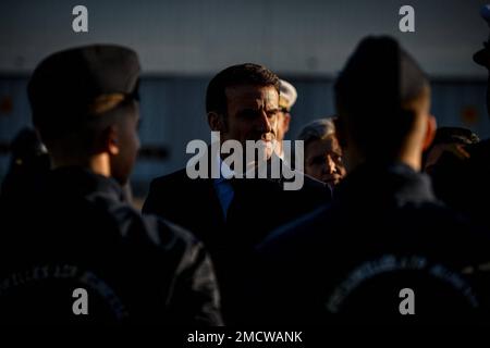 Mont de Marsan, France. 22nd janvier 2023. Le président français Emmanuel Macron assiste à des ateliers thématiques et discute avec les militaires sur la base militaire 118 à mon-de-Marsan, en France, sur 20 janvier 2023. Photo par Ugo Amez/Pool/ABCAPRESS.COM crédit: Abaca Press/Alay Live News Banque D'Images