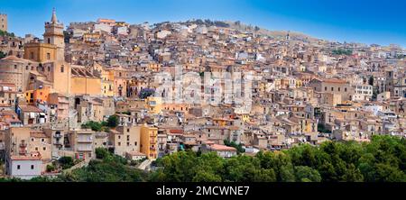 Village de montagne de Caccamo, Sicile, Italie Banque D'Images