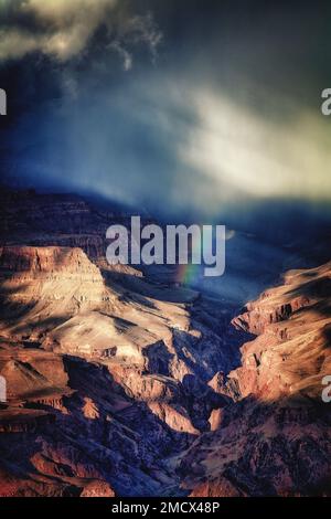 Bright Angel Canyon depuis Yavapai point lorsqu'une tempête traverse le Grand Canyon de l'Arizona. Banque D'Images