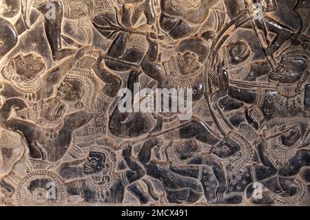 Sculpture de soldats à la bataille de Kurukshetra, temple d'Angkor Wat, Siem Riep, Cambodge Banque D'Images