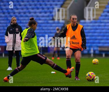 Reading, Royaume-Uni. 22nd janvier 2023. Reading, Angleterre, 22 janvier 2023: Les joueurs de Manchester United s'échauffent avant le match de football de la Super League Barclays FA Womens entre Reading et Manchester United au Select car Leasing Stadium à Reading, Angleterre. (James Whitehead/SPP) crédit: SPP Sport Press photo. /Alamy Live News Banque D'Images