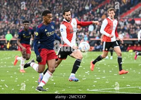 ROTTERDAM - (lr) Bois de Jurien d'Ajax, David Hancko de Feyenoord pendant le match de première ligue néerlandais entre Feyenoord et Ajax à Feyenoord Stadion de Kuip on 22 janvier 2023 à Rotterdam, pays-Bas. ANP OLAF KRAAK Banque D'Images