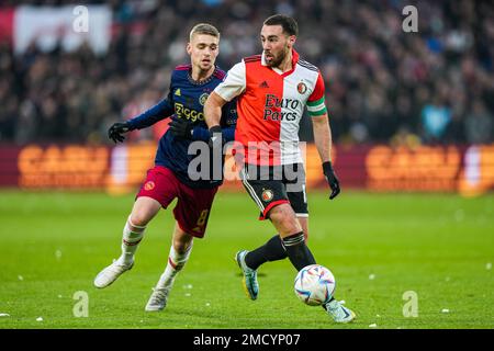 Rotterdam - Kenneth Taylor d'Ajax, Orkun Kokcu de Feyenoord pendant le match entre Feyenoord et Ajax au Stadion Feijenoord de Kuip le 22 janvier 2023 à Rotterdam, pays-Bas. (Box to Box Pictures/Tom Bode) Banque D'Images