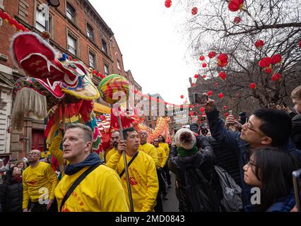 Manchester, Royaume-Uni. 22nd janvier 2023. Nouvel an chinois (l'année du lapin) à Manchester. Défilé 22 janvier 2023 est allé de Manchester Central à la ville de Chine dans le centre de Manchester. Photo: Garyroberts/worldwidefeatures.com crédit: GaryRobertschography/Alay Live News Banque D'Images