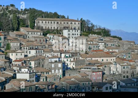 Vue panoramique sur Patrica, un village médiéval de la province de Frosinone en Italie. Banque D'Images